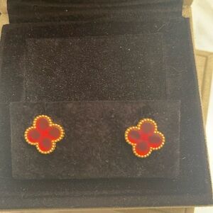Women’s clover earrings and 14 karat gold